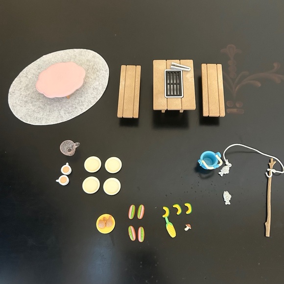 Calico Critters Sylvania Family Picnic Set - Picture 1 of 8